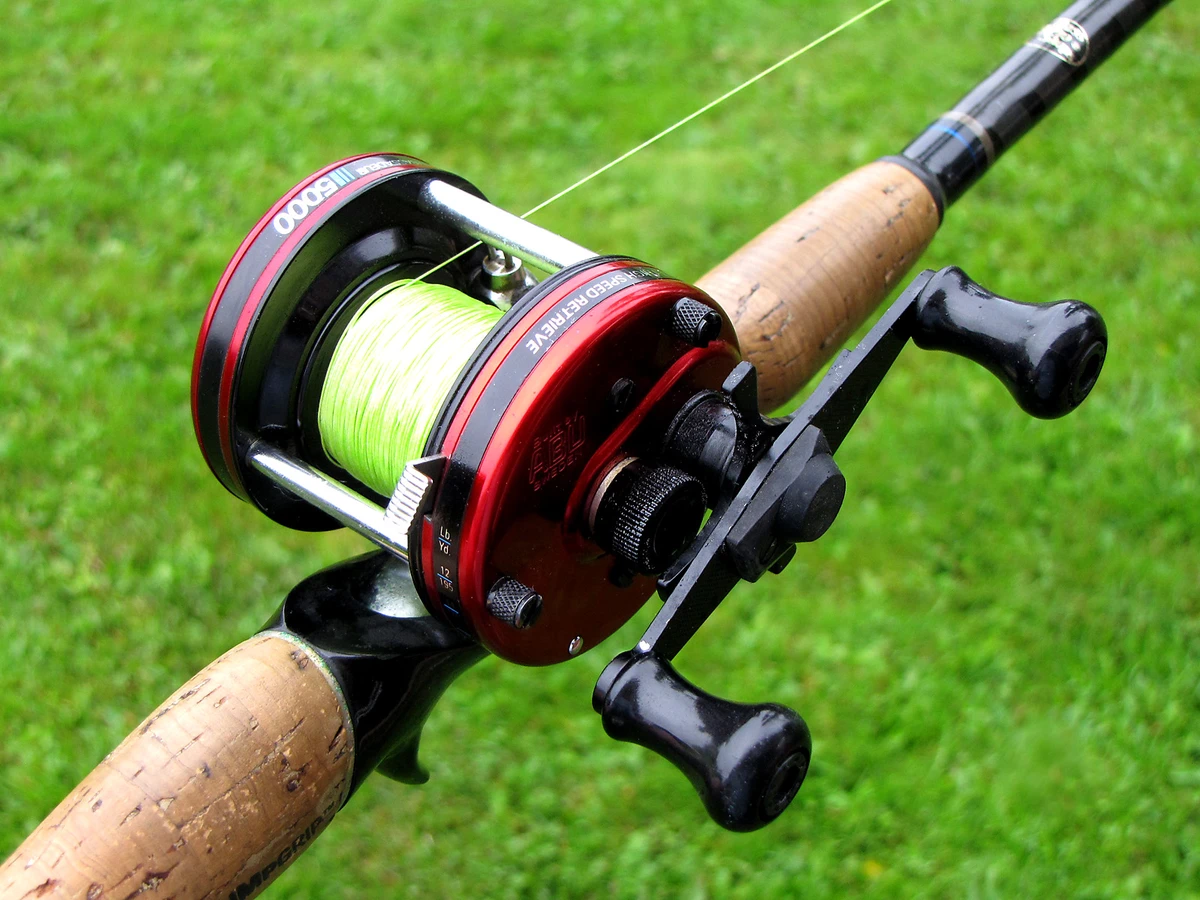 How to Cast a Baitcasting Reel Without Backlashes